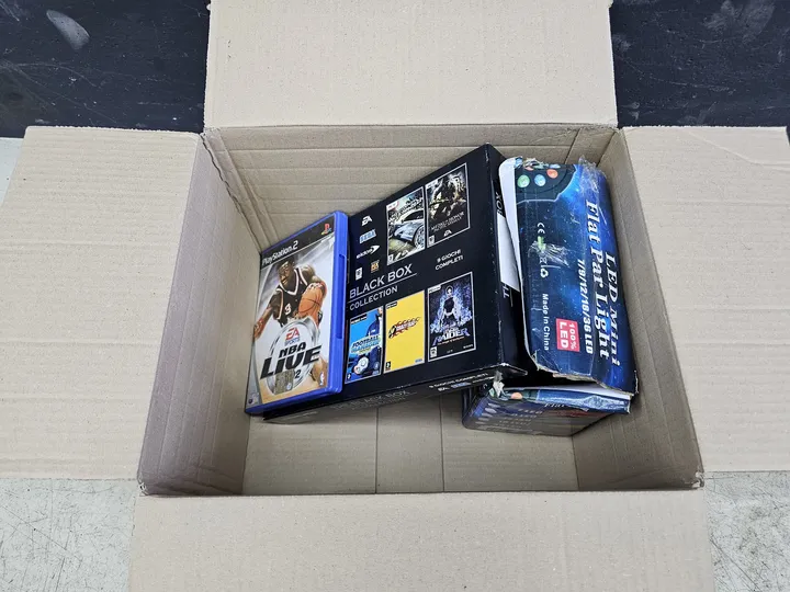 1x Playstation Spiel, 1x PC Spiele, 1x Led Mini Flat